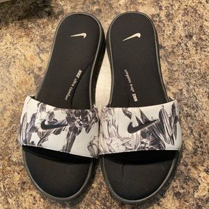 Nike Ultra Comfort Slides